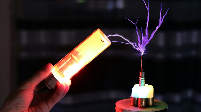 Tesla lamp coil on two fingers - My, Tesla coil, Hamster Time, Do it, With your own hands, Electronics, Energy, Technologies, Light, Video, Longpost