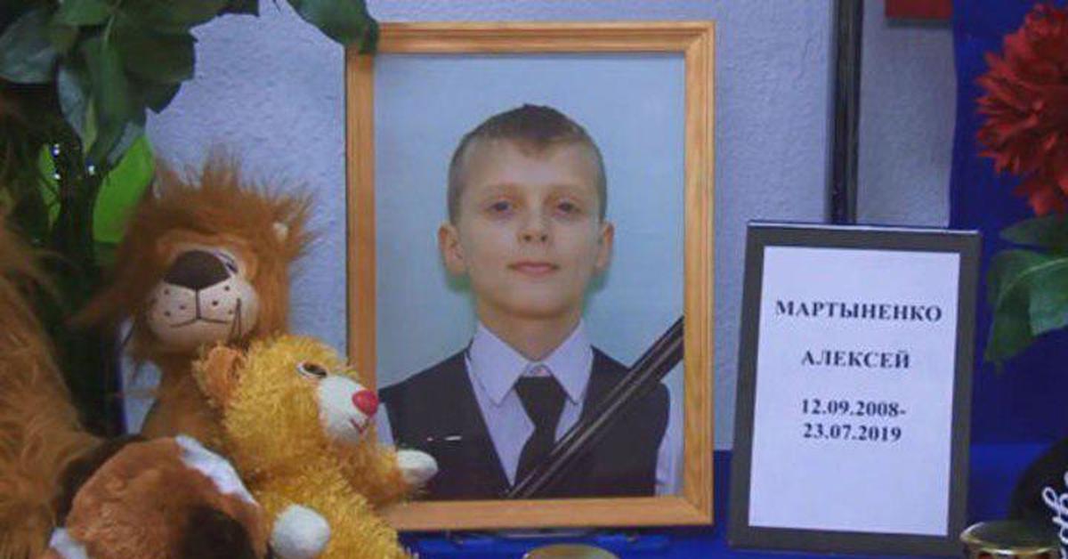 15 летний мальчик спас 100 человек. Герой России спас детей. Россия герои которые спасали детей.