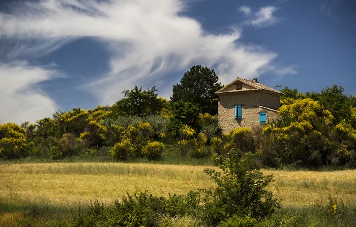 House near Valansol - My, The photo, Landscape, Summer colors, Sky, France, Clouds