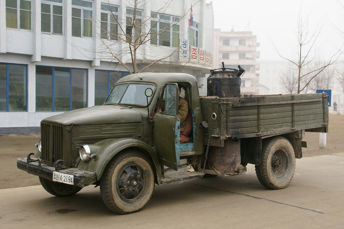 Корейские автомобили на дровах. Смотреть фото Корейские автомобили на дровах. Смотреть картинку Корейские автомобили на дровах. Картинка про Корейские автомобили на дровах. Фото Корейские автомобили на дровах