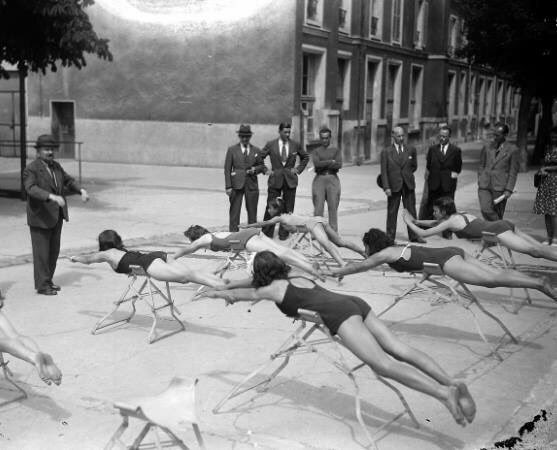 Урок плавания в 1942 году