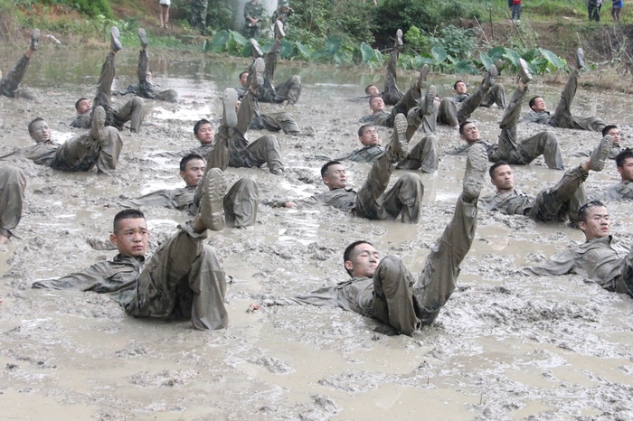 Chinese hardships and hardships - Army, Dirt, China, The soldiers, Asians, Service