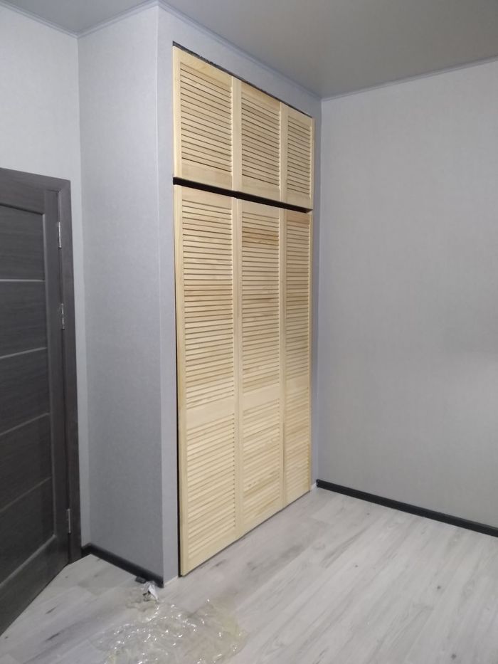 Встроенный шкаф из гипсокартона в спальню