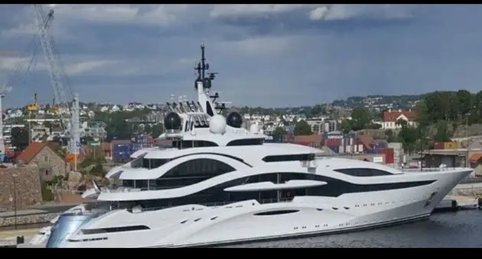 Yacht - Navy, Yacht, Fraud