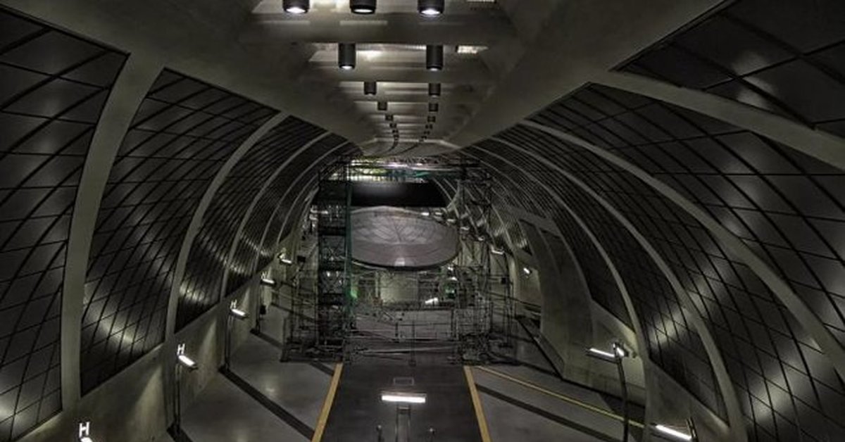 Underground tunnel. Тоннель метро. Эскалаторный тоннель. Эскалаторный тоннель метрополитена. Заброшенный тоннель.