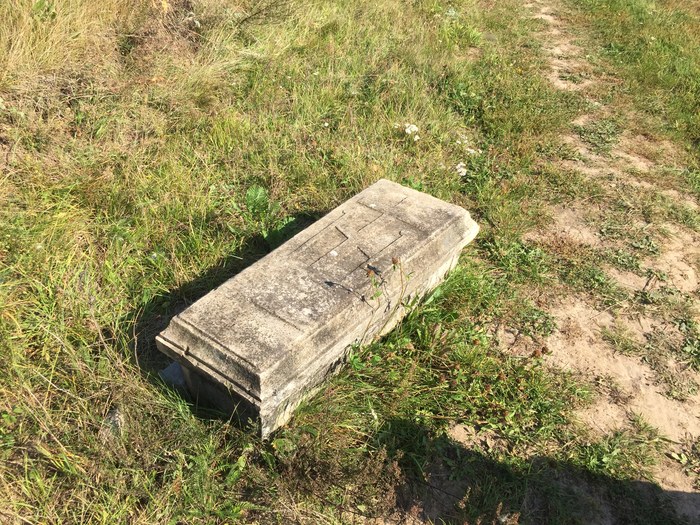 You go like this along the path, and then there is a hob ... - My, Coffin, Cemetery, Unusual