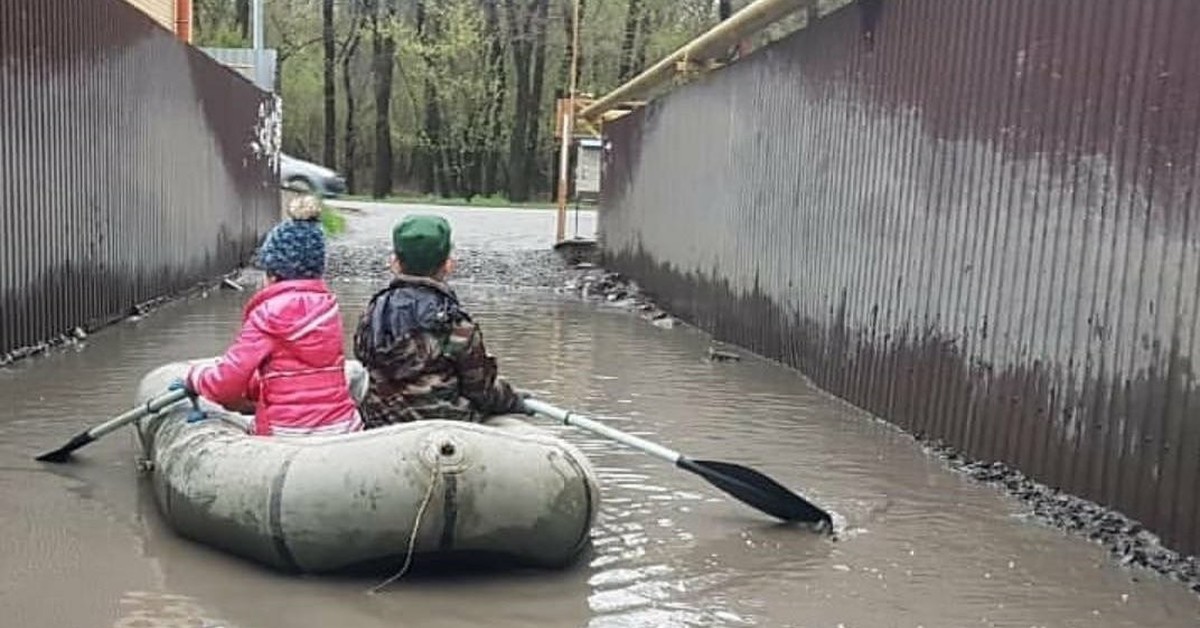 Малой поплыл. Поплыли. Я поплыл. Поплыли горяченького поедим. Поплыл на тузике.