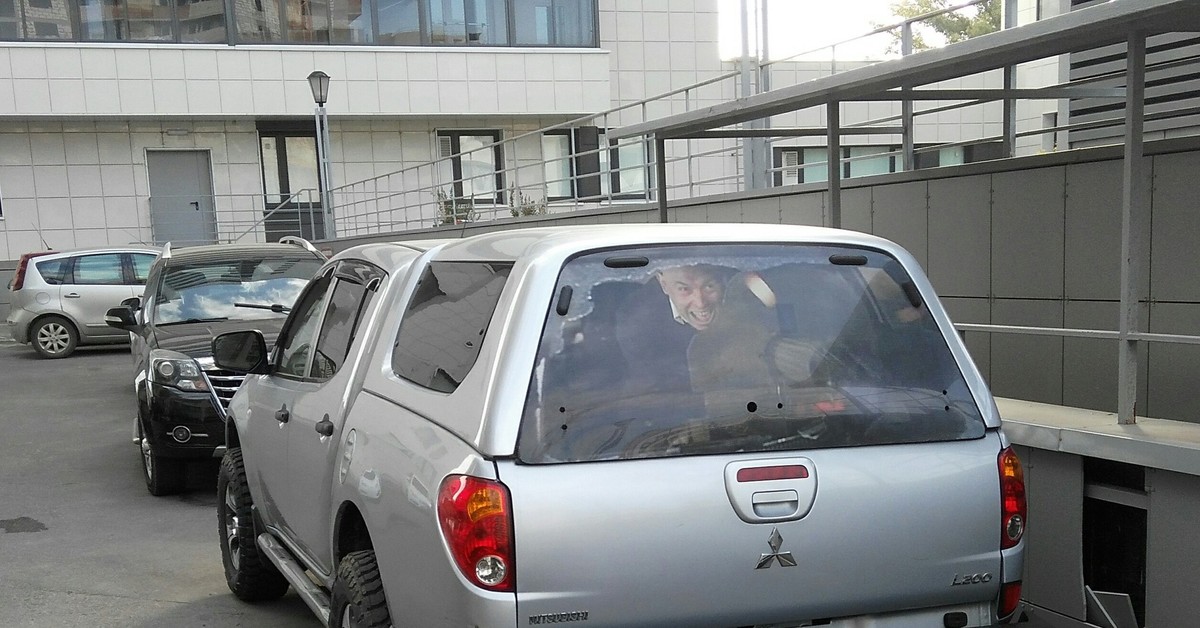 Сверни где потише. Сверни где потише. Дворы солянки брат. Картина брат 2. Сверни где потише.