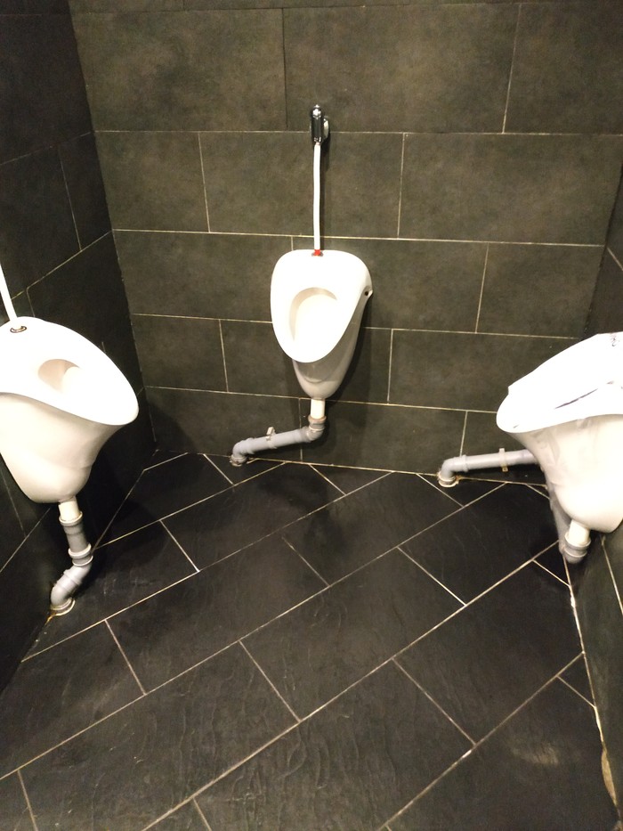 Туалет для друзей в одном петербургском тц