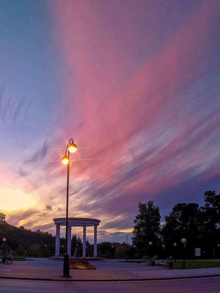 Draws the evening sun in the sky... - My, Photo on sneaker, Mobile photography, Sunset, Xiaomi Redmi Note 7, Snapseed, Sky, The clouds, Tobolsk