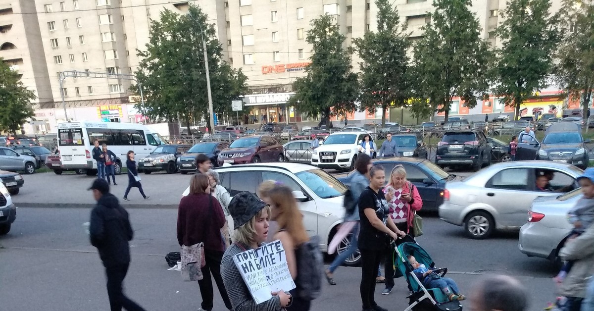 Пр ходящие. Питерские попрошайки. Попрошайки пикабу. Попрошайки на улицах Санкт Петербурга. Попрошайки с проспекта героев.