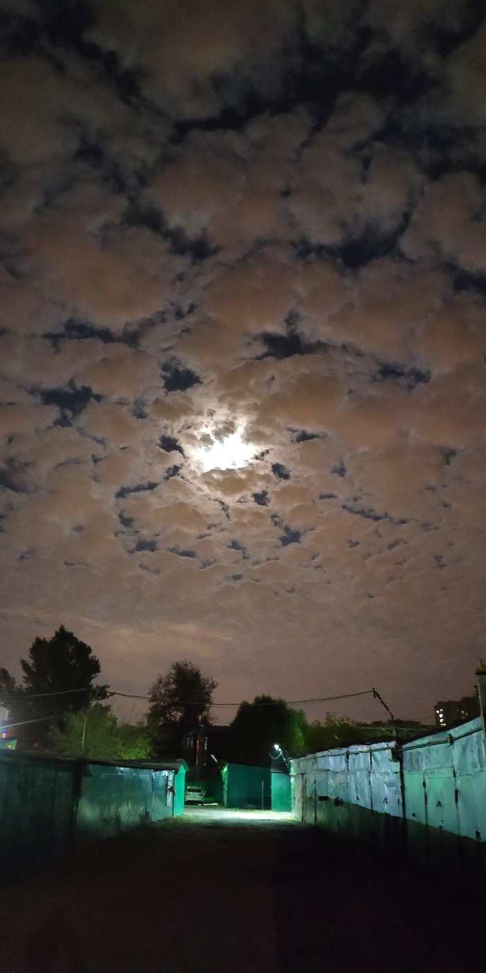 Night in the garages - My, Night, Garage, moon, Clouds