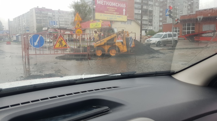 What is snow to me, what is heat, when the asphalt is with me. - My, Road, Fools and roads, Asphalt, Arkhangelsk, Puddle, Budget, Coin, Video, Russia