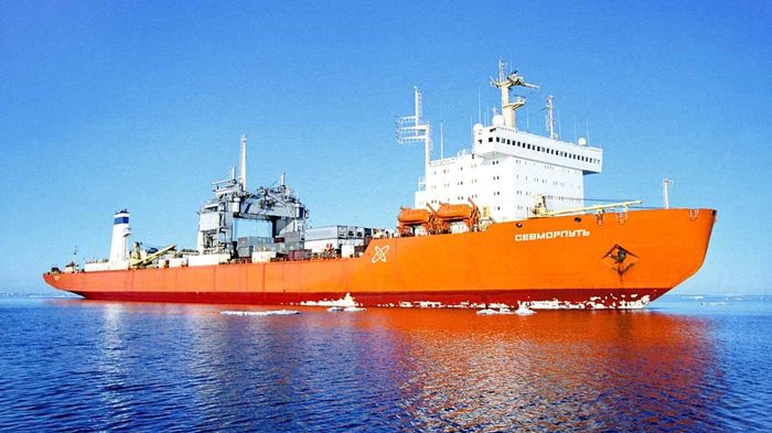 В Санкт-Петербург прибыл атомный лихтеровоз-контейнеровоз «Севморпуть» Северный морской путь, Мирный атом