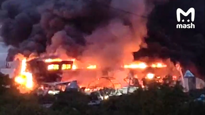 Shopping center on fire in Vladivostok - Fire, Shopping center, Vladivostok, State of emergency, Shopping center