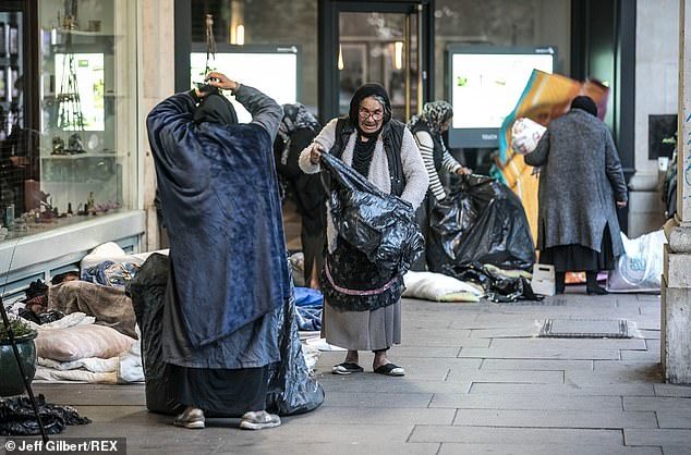 Homeless migrants have reached the prestigious London district of the rich Mayfair - Migrants, London, Homeless, Longpost