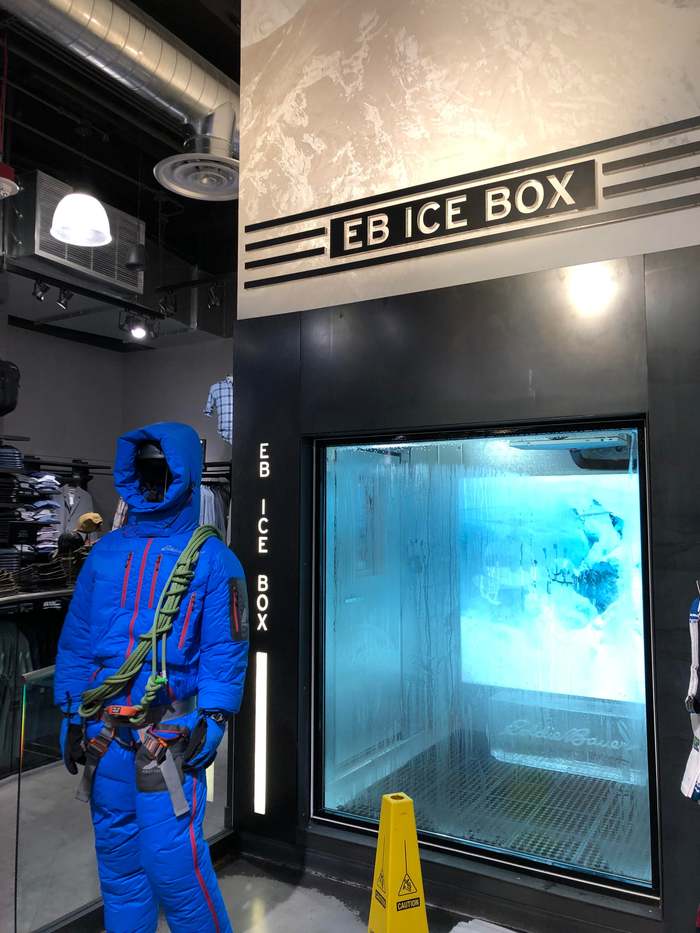 This store has a freezer for customers to test warm clothes - Score, Dressing room, Cloth, Trial, freezing, Cold, Customer focus