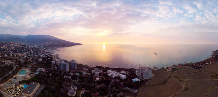 Аэропанорамы Ялты, подборка аэро фотопанорам Ялты и Крыма, крутить 360° можно по ссылке kuula. co/post/7kTzt/collection/7lmbz - Моё, Сферическая панорама, Аэросъемка, Аэропанорамы, Крым, Ялта, Панорамная съемка