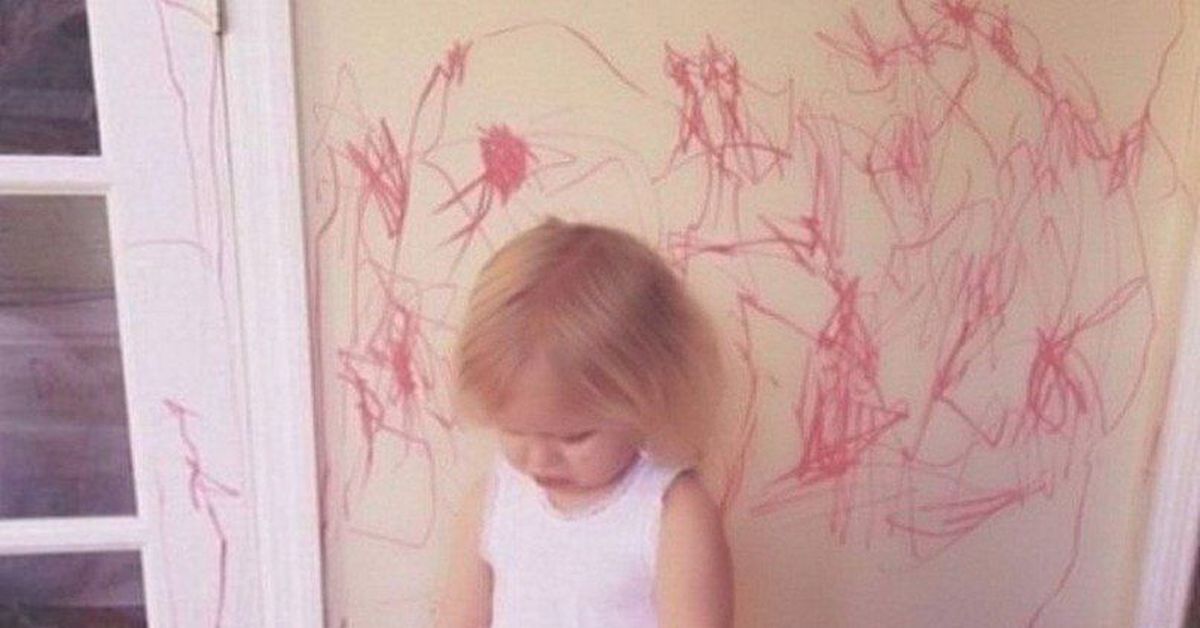 Ребенок изрисовал. Ребенок разрисовал стены. Ребенок изрисовал комнату. Дети изрисовали обои. Дети разрисовали комнату.