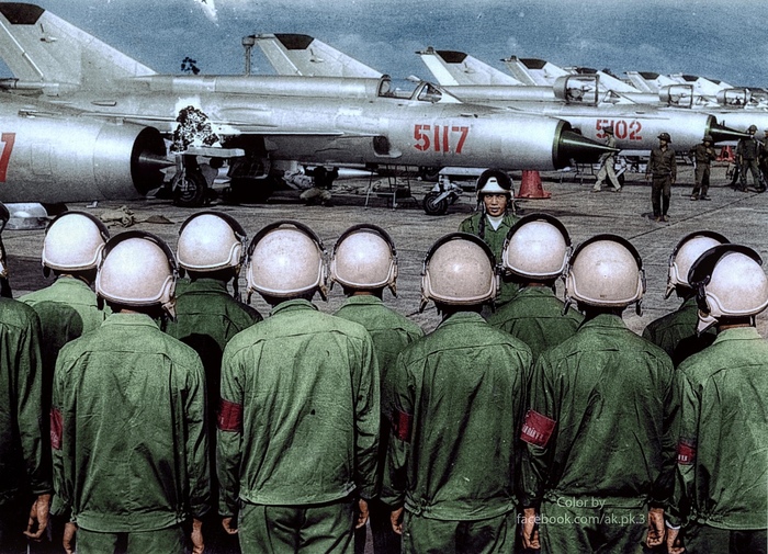 North Vietnamese pilots - Vietnam, Pilot, Airbase, 1973, The photo
