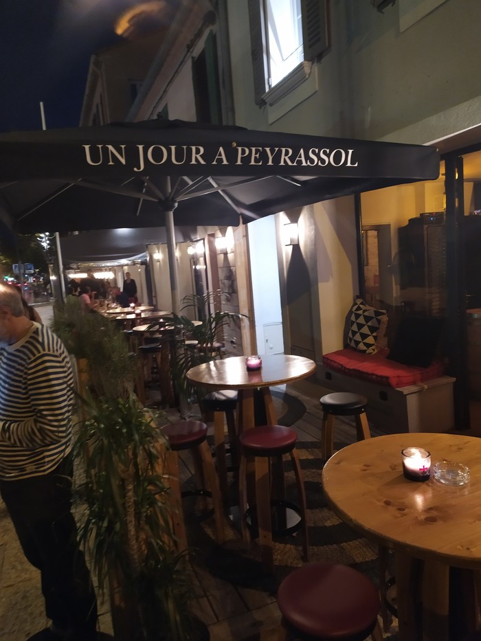 Anti-hangover restaurant next to the gendarmerie in Saint-Tropez. - My, A restaurant, France, Relaxation, Saint-Tropez