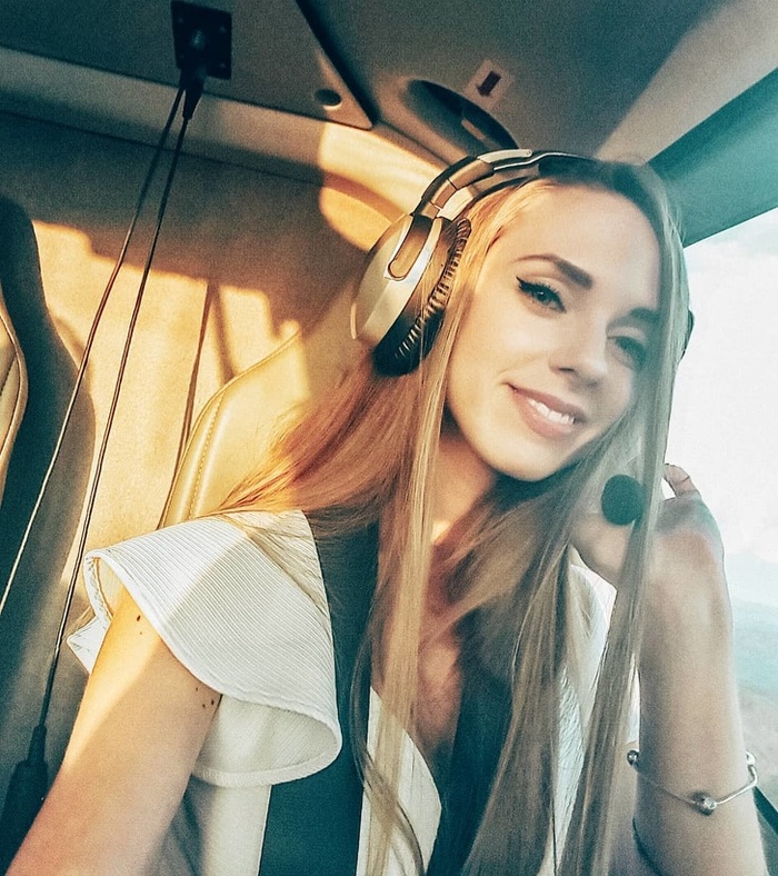 "Я работаю стюардессой и хочу без прикрас рассказать о своей профессии" ADME, Текст, Стюардесса, Самолет, Блог, Красивая девушка, Instagram, Авиаперелеты, Пассажиры, Длиннопост