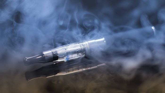 How vaping damages the lungs, sometimes to death. Medical research - Vape, Smoking, Hovering, Research