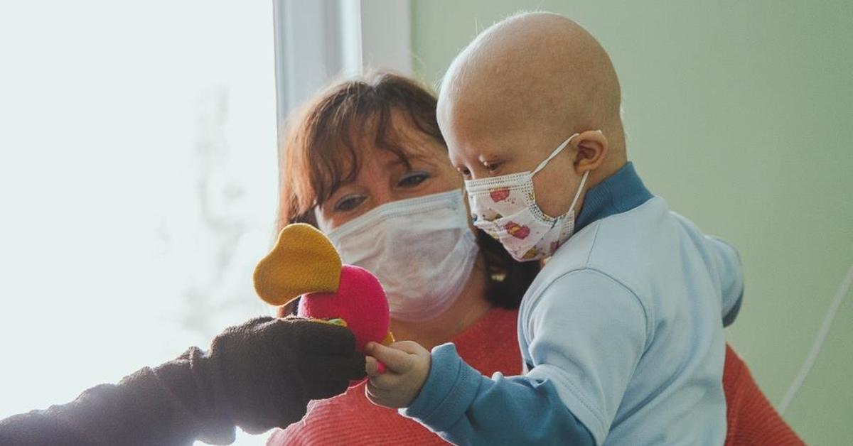 Раке дети 2. Дети с онкозаболеваниями. Дети больные онкологией. Больные дети с волонтерами.