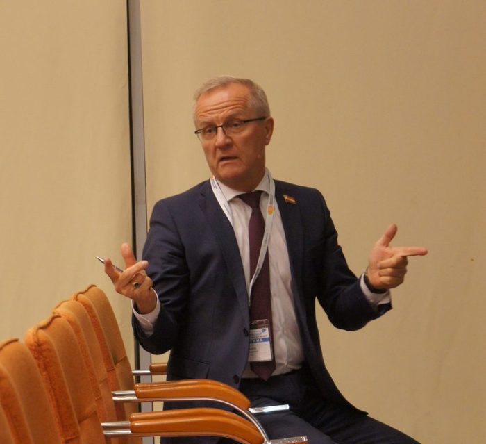 Калининградский депутат назвал «унизительной» зарплату губернатора в 180 тыс. рублей Россия, Чиновники, Зарплата, Депутаты, Калининград, Московский комсомолец, Единая Россия, Видео, Новости