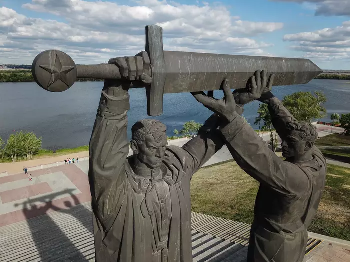 Обновленный парк Тыл-фронту в Магнитогорске. - Тыл, Монумент, Парк, Люди, Обновление, Прогулка, Новое, 21 век, Длиннопост