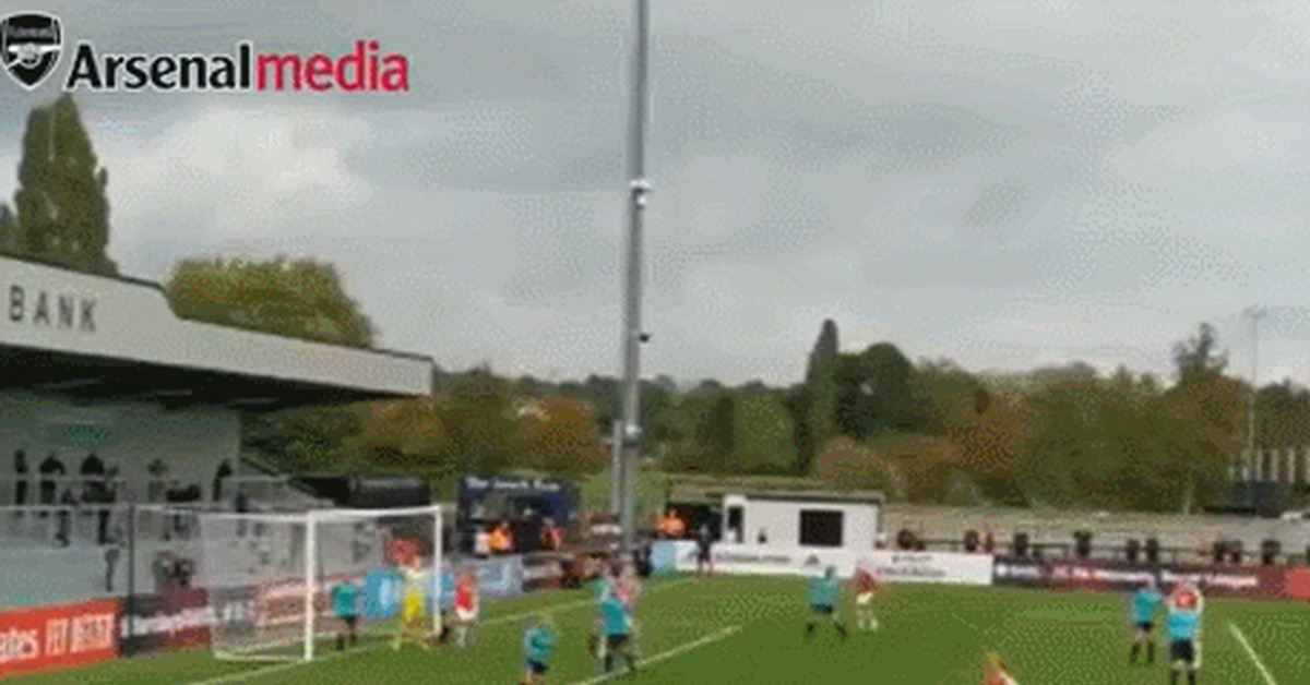 Spectacular twist - Sport, Football, Girls, Twisted Punch, GIF