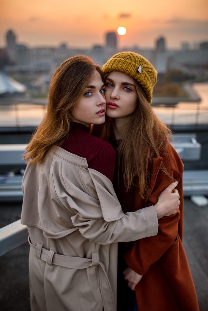 Крыша и близняшки. Крыша, Минск, Город, Закат, Ночь, Близнецы, Девушки, Фотография, Длиннопост
