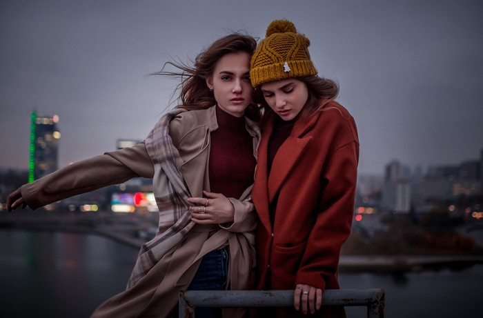 Крыша и близняшки. Крыша, Минск, Город, Закат, Ночь, Близнецы, Девушки, Фотография, Длиннопост