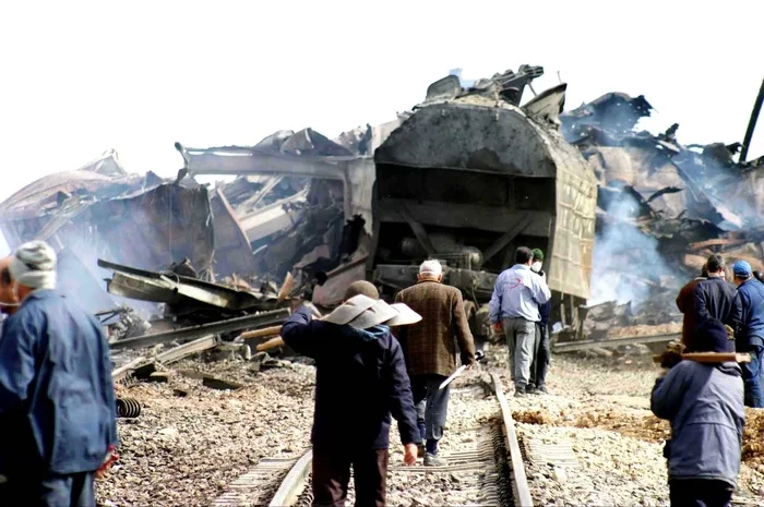 Iranian officials came running to look at the burning train. It would be better if they didn't do this! - My, A train, Iran, Catastrophe, Hell, Railway, Longpost