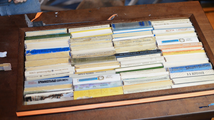 Делаем стол из эпоксидной смолы и старых книг. Мебель, Эпоксидная смола, Стол из эпоксидки, Работа с деревом, Реставрация, Крафт, Стол, Видео, Длиннопост