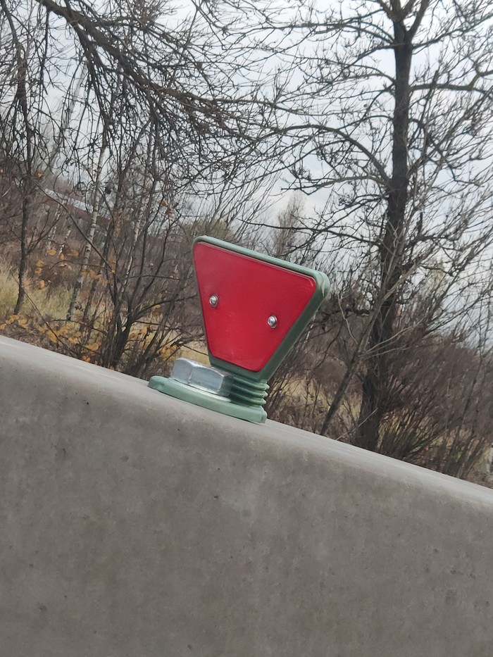 Зачем такой большой болт?