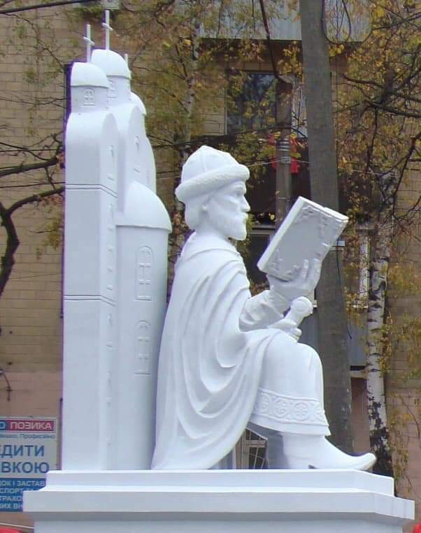 Everything about this statue is beautiful... - Monument, Yaroslav the Wise, Sumy