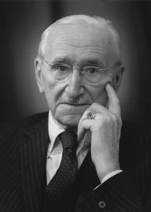 How does the economics community view Hayek's work? - Economy, The science, Ask Peekaboo