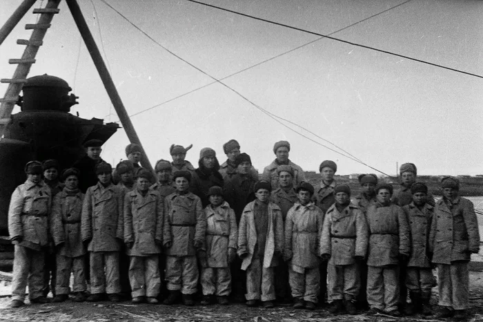 Magnitogorsk memories of the past, Construction of the Central Bridge across the city pond. 1946-1947 - Builders, Past, People, archive, Magnitogorsk, Bridge, Old photo, 20th century, Longpost