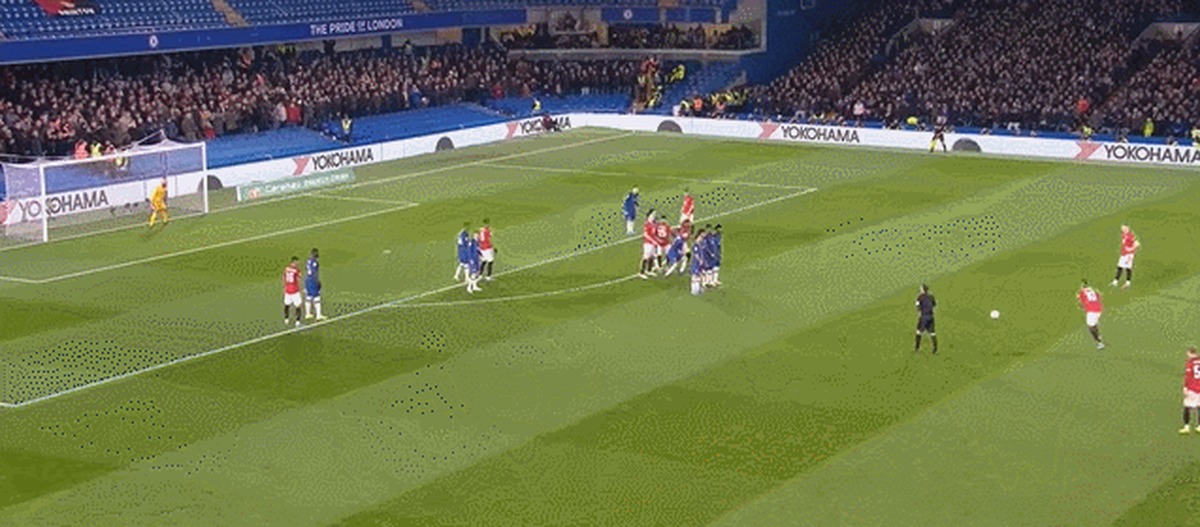 Crazy free kick from Marcus Rashford against Chelsea - Sport, Football, English League Cup, Manchester United, Chelsea, Marcus Rashford, Free kick, Knuckleball, GIF