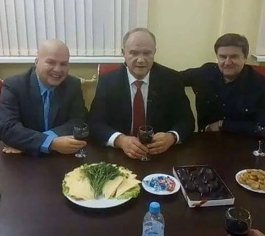 Сказ о том как Зюганов в американское посольство ходил....Что потом говорил... Политика, КПРФ, Геннадий Зюганов, США, Джон Теффт, Посольство, Длиннопост