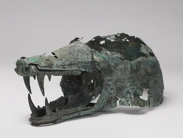 Etruscan helmet in the form of a wolf or boar's head. Bronze. VI-V centuries BC e.Cambridge, Harvard Art Museum. - Story, Archeology, Helmet, Italy, Etruscans