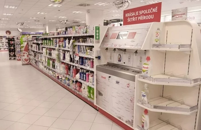 Pour a glass of Head & Shoulders - Reddit, Translation, Czech, Pharmacy, Fake