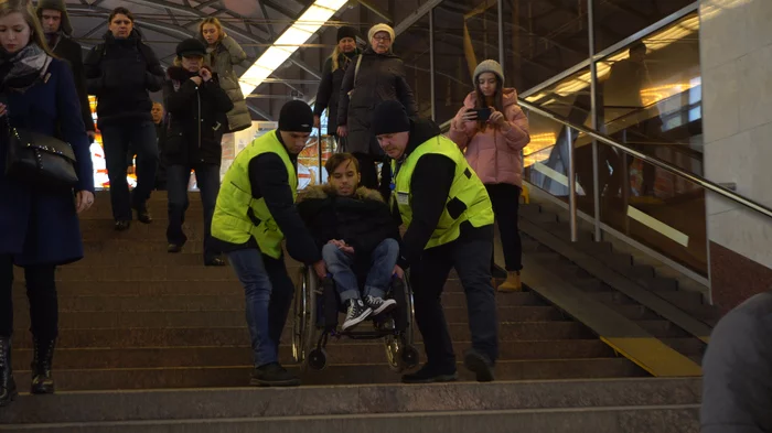 In St. Petersburg they cannot repair a lift for the disabled due to sanctions - Saint Petersburg, Parnassus, Metro, Social sphere, Longpost