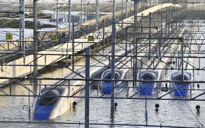 Japan: Typhoon-damaged high-speed trains will be scrapped. - Railway, Japan, Shinkansen, Longpost