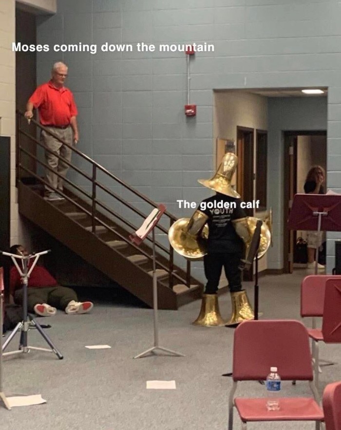 Моисей спускается с  горы