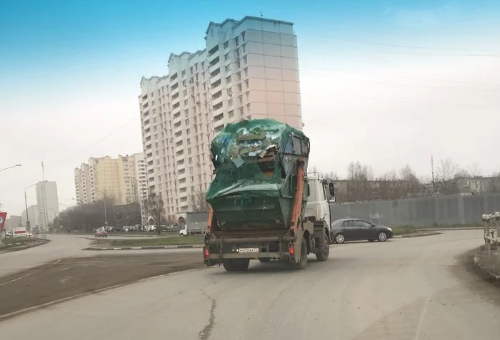 Well, what is this? A new level in waste transportation... - Garbage removal, Violation of traffic rules, Extreme degree, Indignation, Dzerzhinsky city