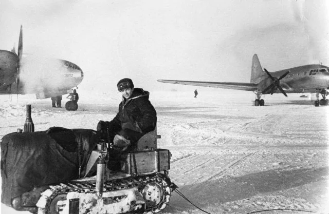 Секретная миссия Ту-16А  26-го апреля 1958 года полосы, авиации, бомбардировщик, самолёт, самолёта, бомбардировщики, Союза, шасси, Герой, дрейфующую, льдину, самолётов, посадку, Советского, которой, Арктики, апреля, тяжёлые, созданию, принято