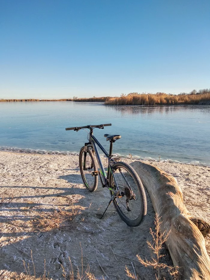 Riding in the cold - My, A bike, Ice, freezing, Pond, The photo