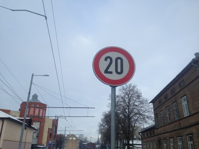 Black numbers absorb the sun's rays, clearly - My, The photo, Physics, Road sign, Snow, Winter